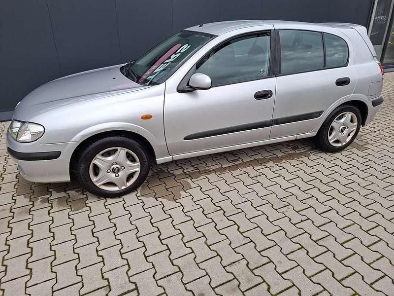Zilver Gebruikt 2002 Nissan Almera Comfort Hatchback | € 1.100 (Eerlijke prijs) - Afbeelding 1/4