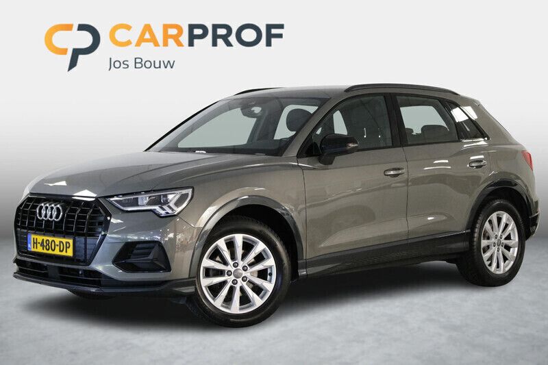 Grijs Gebruikt 2020 Audi Q3 Business SUV | € 28.445 - Afbeelding 1/4