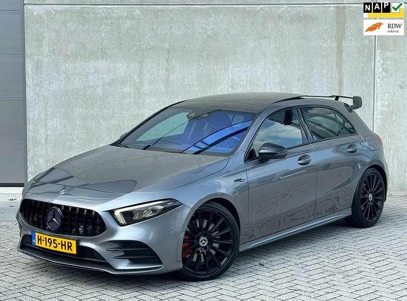 Grijs Gebruikt 2019 Mercedes A35 AMG AMG Hatchback | € 25.940 - Afbeelding 1/4