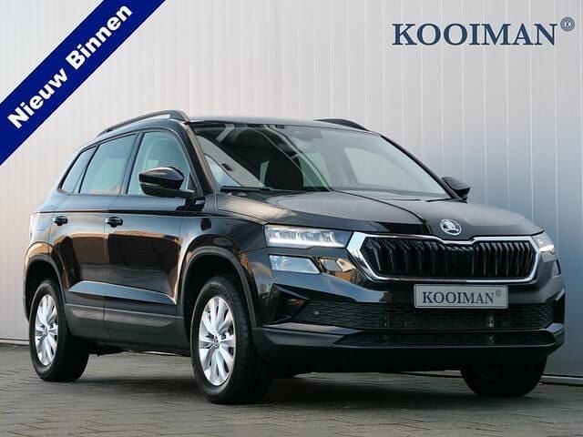 Zwart Occasion 2024 Skoda Karoq Selection SUV | € 31.645 (Goede deal) - Afbeelding 1/4