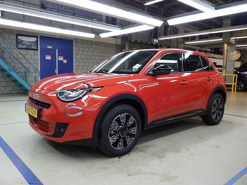 Oranje Nieuw 2024 Fiat 600E Urban SUV | € 26.895 (Eerlijke prijs) - Afbeelding 1/4