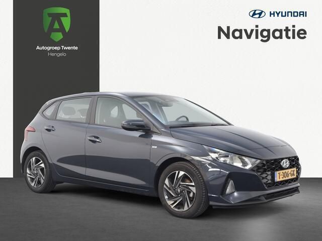 Grijs, metallic lak Gebruikt 2023 Hyundai i20 Comfort Hatchback | € 21.495 (Iets duurder) - Afbeelding 1/4