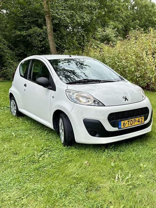 Wit Gebruikt 2014 Peugeot 107 Hatchback | € 3.450 (Goede deal) - Afbeelding 1/4