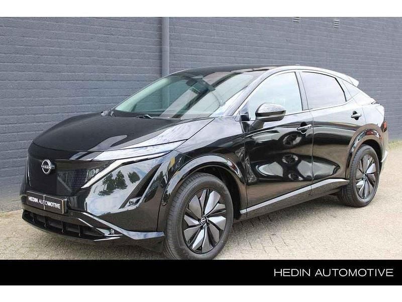 Pearl black metallic (zwart metallic) Gebruikt 2023 Nissan Ariya Advance SUV | € 33.880 (Eerlijke prijs) - Afbeelding 1/4