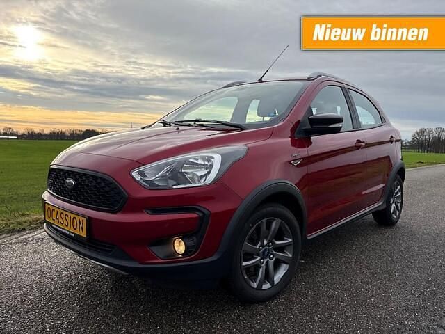 Rood Occasion 2019 Ford Ka Plus Ultimate Hatchback | € 9.750 (Eerlijke prijs) - Afbeelding 1/4