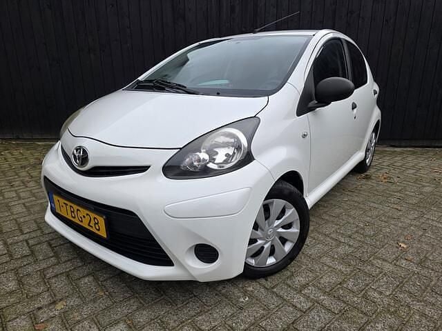 Wit Gebruikt 2014 Toyota Aygo Hatchback | € 6.250 (Eerlijke prijs) - Afbeelding 1/4