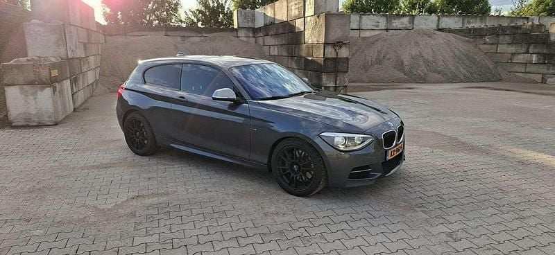 Grijs Gebruikt 2014 BMW 135 Coupé Coupé | € 18.595 - Afbeelding 1/4