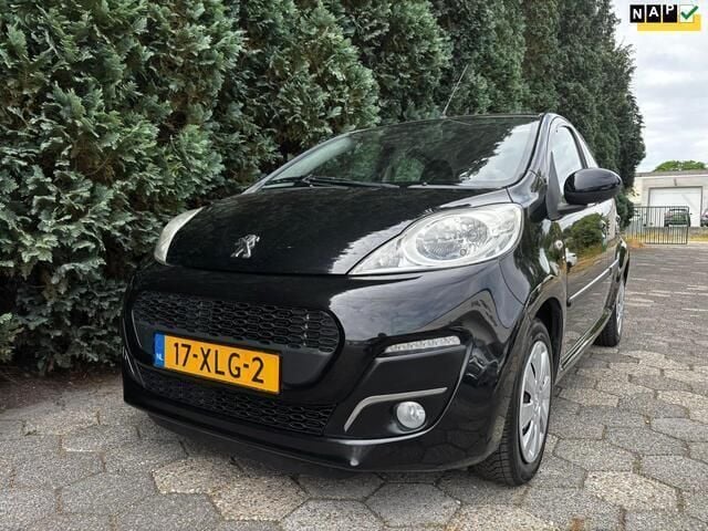 Zwart, metallic lak Gebruikt 2012 Peugeot 107 Active Hatchback | € 4.500 (Eerlijke prijs) - Afbeelding 1/4