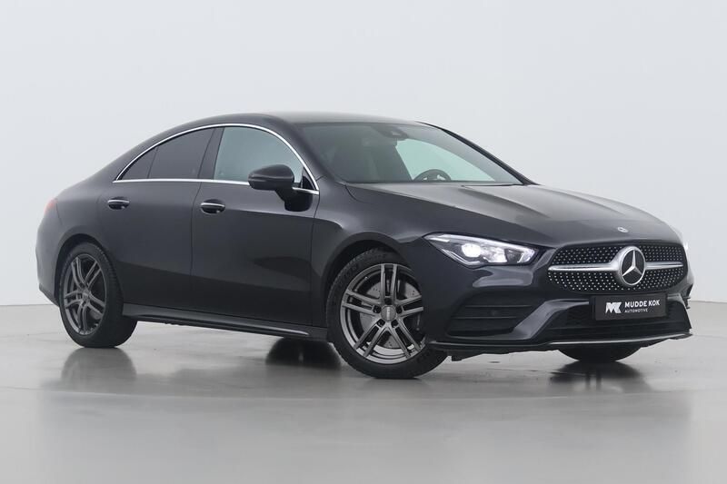 Zwart Gebruikt 2023 Mercedes CLA250 AMG line Sedan | € 39.400 (Goede deal) - Afbeelding 1/1