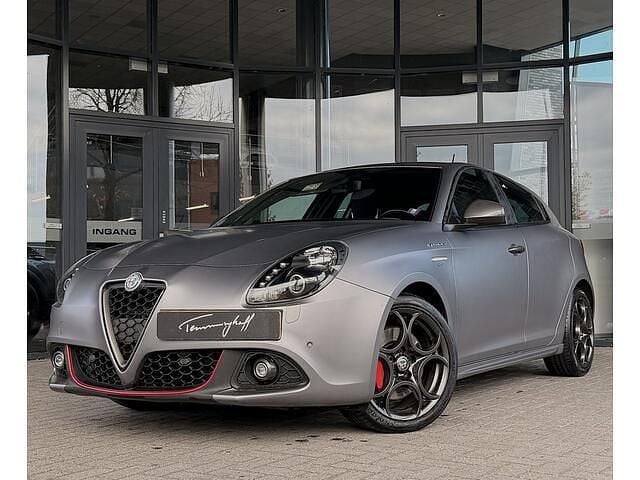 Grijs Gebruikt 2017 Alfa Romeo Giulietta Veloce Hatchback | € 20.950 (Eerlijke prijs) - Afbeelding 1/4