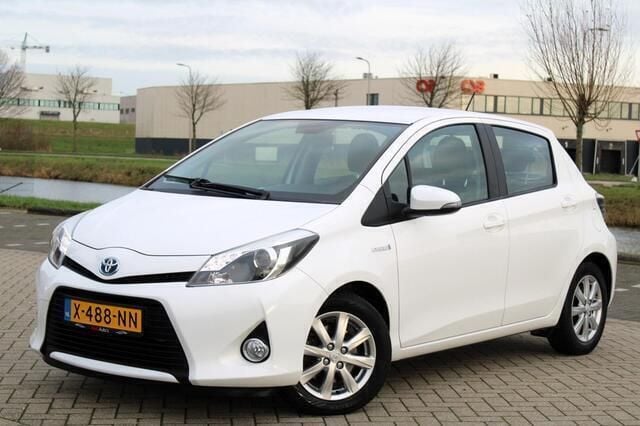 Wit Gebruikt 2013 Toyota Yaris Comfort Hatchback | € 9.499 (Goede deal) - Afbeelding 1/4