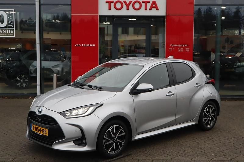 Occasion Toyota Yaris Hybrid Style 116 PK (85 kW) 2023 Grijs Hatchback