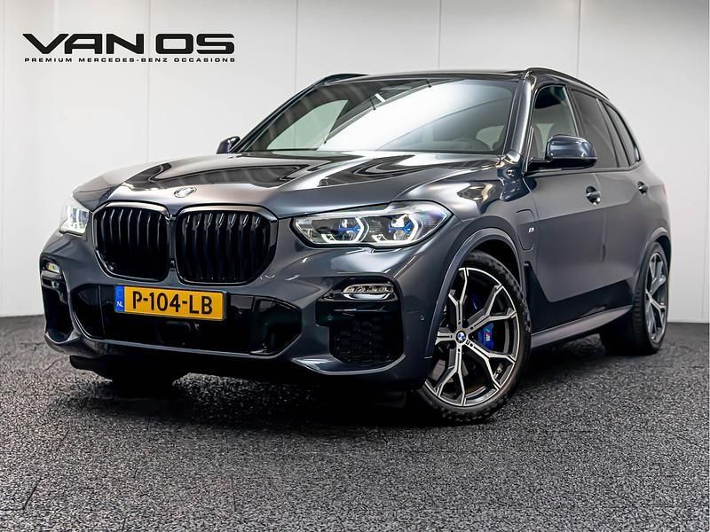 Grijs, metallic lak Gebruikt 2021 BMW X5 Executive SUV | € 61.995 (Goede deal) - Afbeelding 1/4