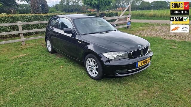 Zwart Gebruikt 2010 BMW 118 Efficient Dynamics Hatchback | € 5.750 (Eerlijke prijs) - Afbeelding 1/4