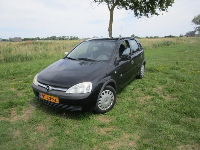 Zwart Gebruikt 2003 Opel Corsa Njoy Hatchback | € 850 (Goede deal) - Afbeelding 1/4