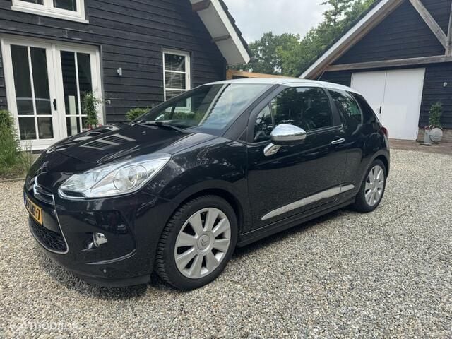Zwart Gebruikt 2012 Citroën DS3 Chic Hatchback | € 4.250 (Super prijs) - Afbeelding 1/4