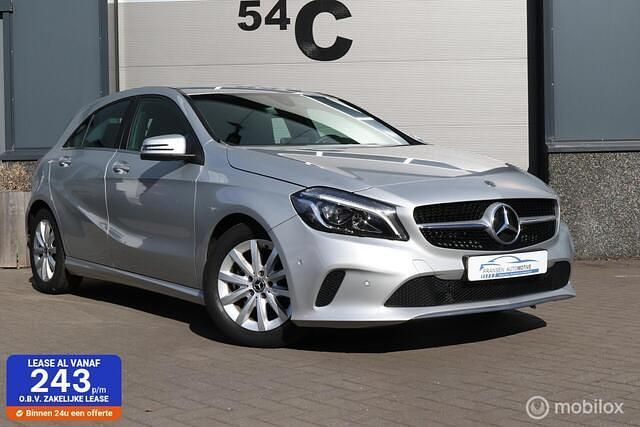 Grijs Gebruikt 2018 Mercedes A180 Business Hatchback | € 14.999 (Eerlijke prijs) - Afbeelding 1/4