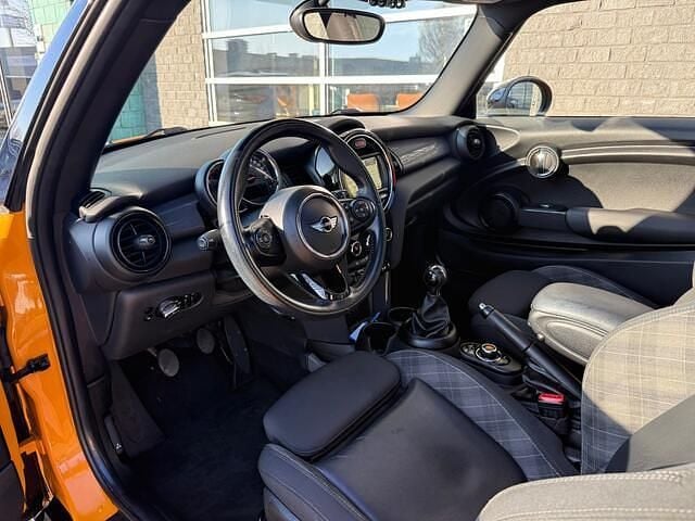 Occasion Mini Cooper Business 136 PK (100 kW) 2016 Oranje (metallic) Hatchback