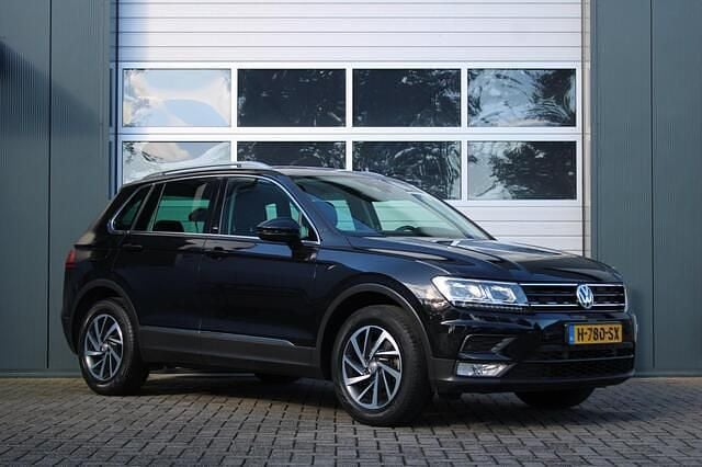Zwart Gebruikt 2017 VW Tiguan Highline SUV | € 17.450 (Super prijs) - Afbeelding 1/4