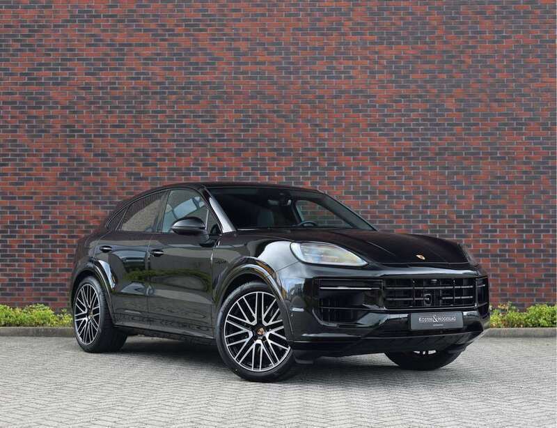 Zwart, metallic lak Gebruikt 2025 Porsche Cayenne SUV | € 153.950 - Afbeelding 1/4