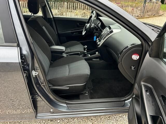 Occasion Kia Ceed 90 PK (66 kW) 2011 Grijs (metallic) Hatchback