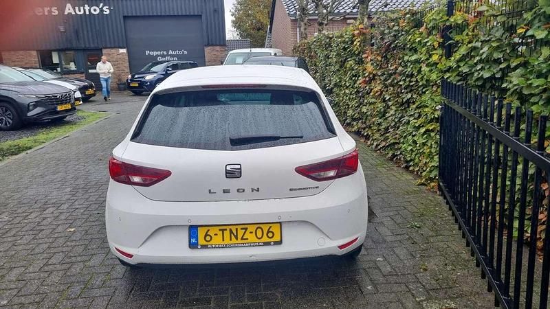 Wit Gebruikt 2014 Seat Leon Stationwagen | € 5.500 (Super prijs) - Afbeelding 1/4