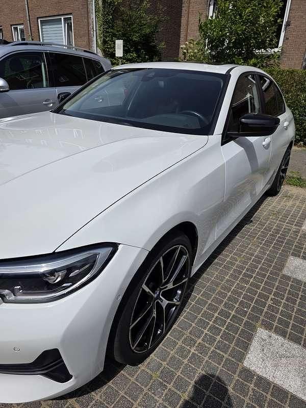 Wit Gebruikt 2019 BMW 320 Sedan | € 29.500 (Iets duurder) - Afbeelding 1/4