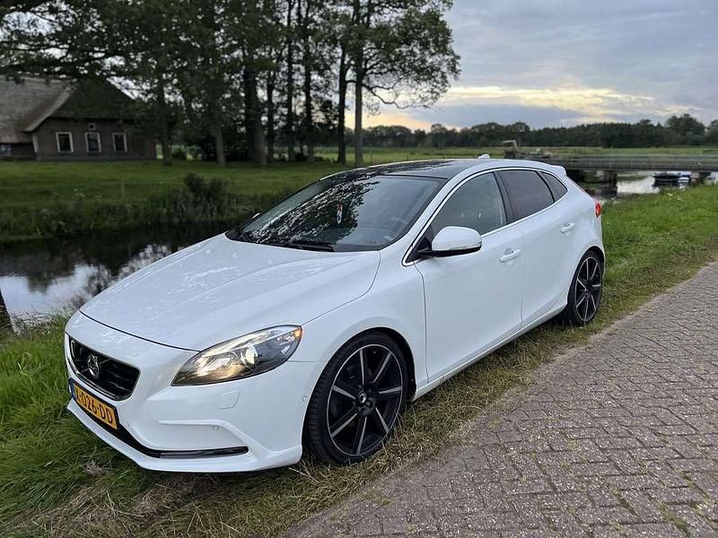 Wit Gebruikt 2012 Volvo V40 Summum Stationwagen | € 9.000 (Super prijs) - Afbeelding 1/4