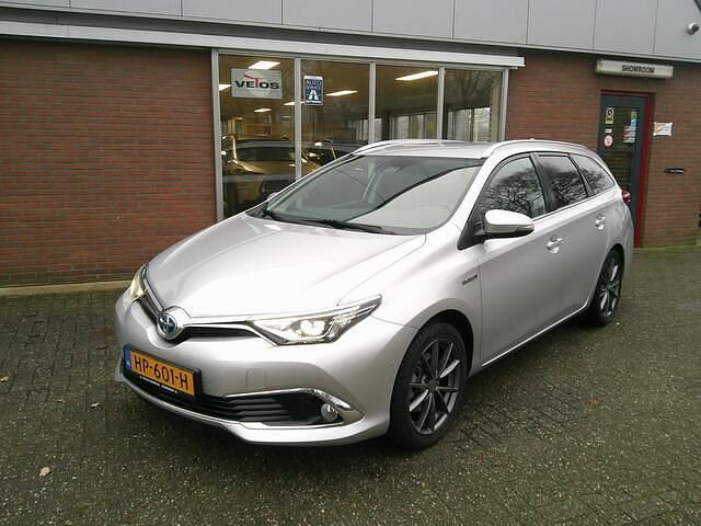 Grijs (metallic) Gebruikt 2015 Toyota Auris Touring Sports Stationwagen | € 9.950 (Eerlijke prijs) - Afbeelding 1/4