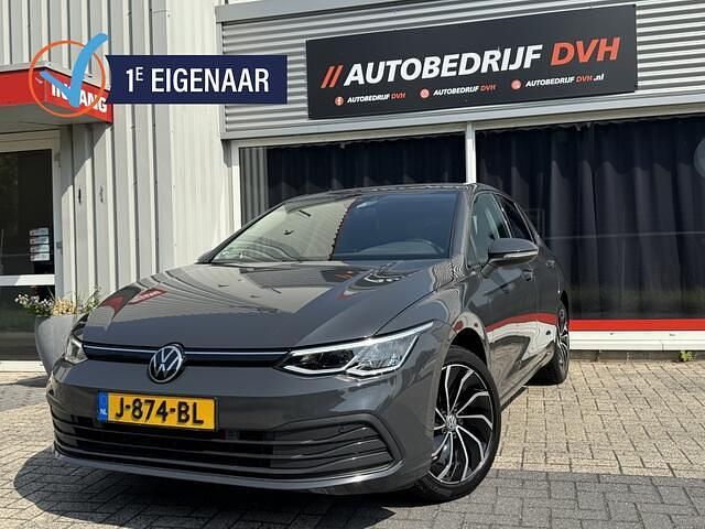 Grijs Gebruikt 2020 VW Golf VIII Hatchback | € 16.950 (Eerlijke prijs) - Afbeelding 1/4