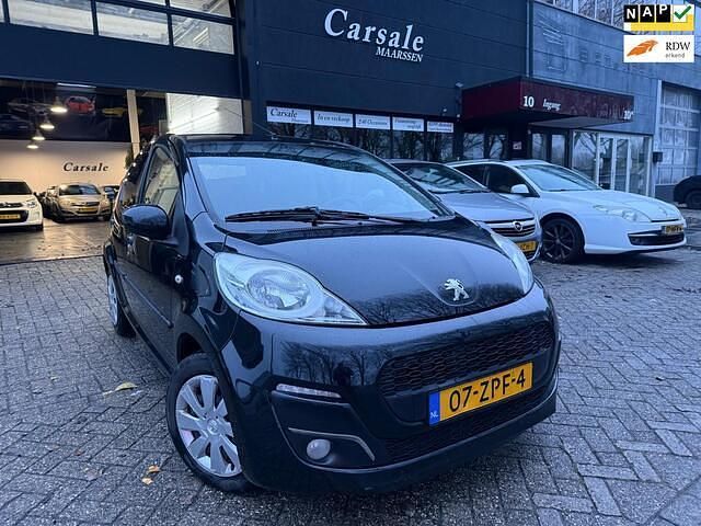 Zwart (metallic) Gebruikt 2013 Peugeot 107 Active Hatchback | € 2.895 (Goede deal) - Afbeelding 1/4