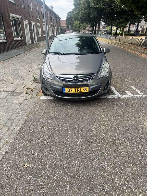 Gebruikt 2012 Opel Corsa Edition Sedan | € 2.900 (Eerlijke prijs) - Afbeelding 1/4