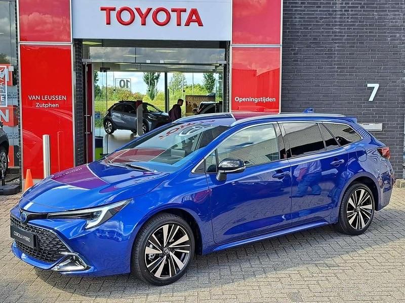 Blauw Nieuw 2025 Toyota Corolla Stationwagen | € 41.884 (Iets duurder) - Afbeelding 1/4