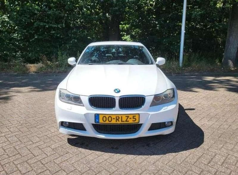 Wit Gebruikt 2011 BMW 318 M Sport Sedan | € 5.750 - Afbeelding 1/4