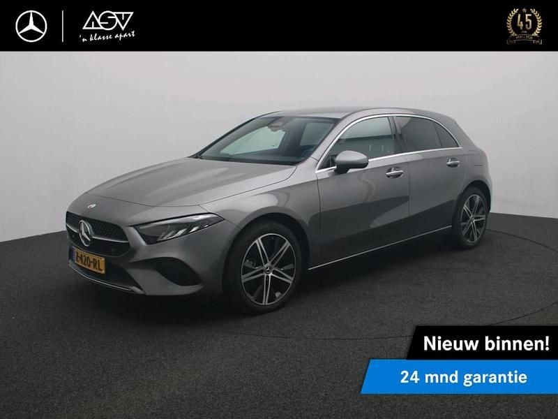 Grijs Gebruikt 2024 Mercedes A250 Luxury Hatchback | € 33.880 (Goede deal) - Afbeelding 1/4