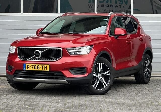 Rood Gebruikt 2018 Volvo XC40 Momentum SUV | € 25.995 (Goede deal) - Afbeelding 1/4