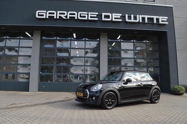 Zwart Gebruikt 2017 Mini ONE Business Hatchback | € 12.750 (Eerlijke prijs) - Afbeelding 1/4