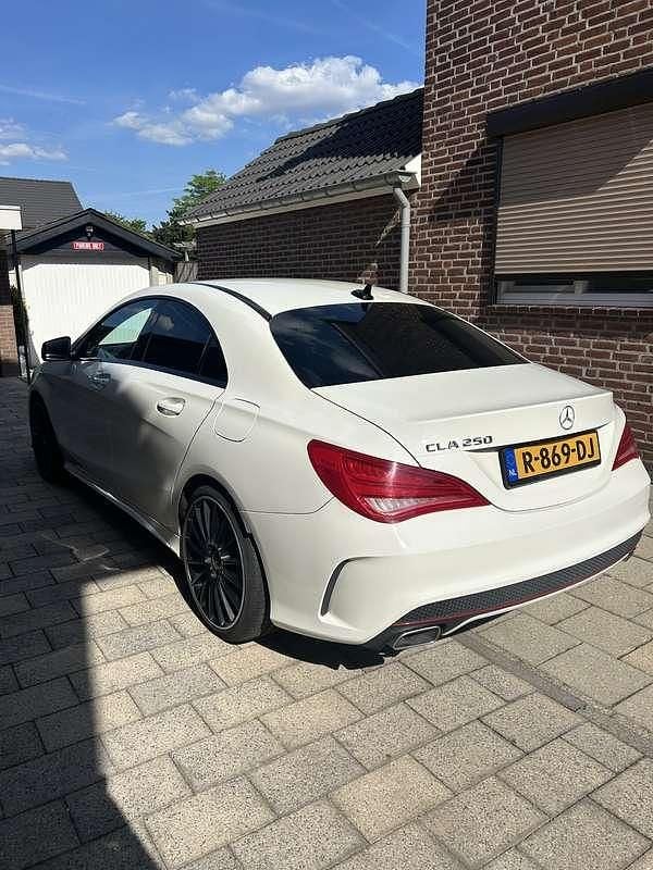 Wit Gebruikt 2014 Mercedes CLA250 Ambition Sedan | € 18.250 (Eerlijke prijs) - Afbeelding 1/4