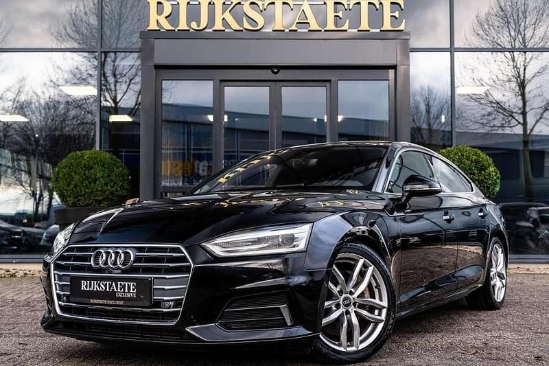 Zwart (metallic) Occasion 2018 Audi A5 Sportback Proline Hatchback | € 24.900 (Duur) - Afbeelding 1/4