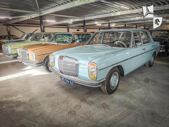 Blauw Gebruikt 1971 Mercedes 230 Sedan | € 16.950 - Afbeelding 1/4