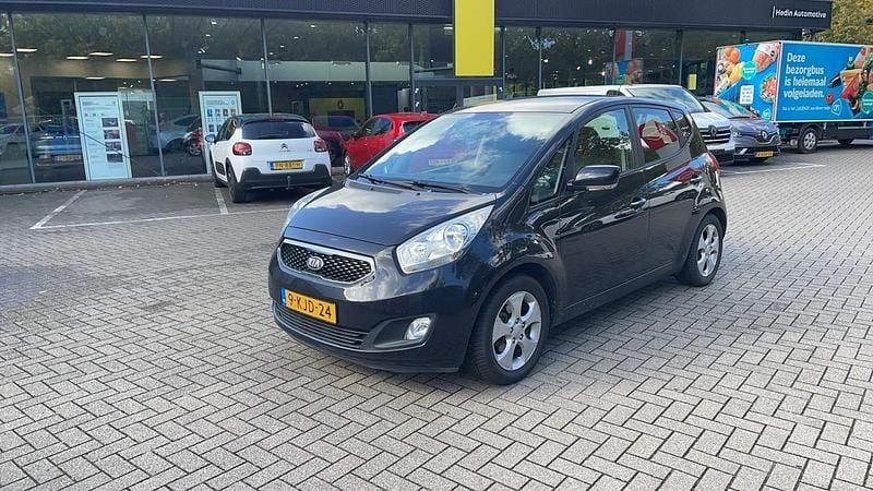 Zwart Gebruikt 2013 Kia Venga Hatchback | € 6.995 (Goede deal) - Afbeelding 1/4