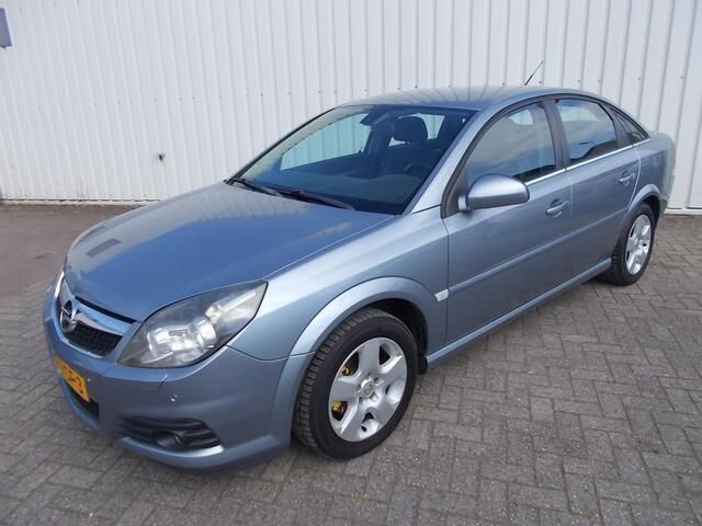 Grijs Gebruikt 2009 Opel Vectra GTS Executive Hatchback | € 2.995 - Afbeelding 1/4