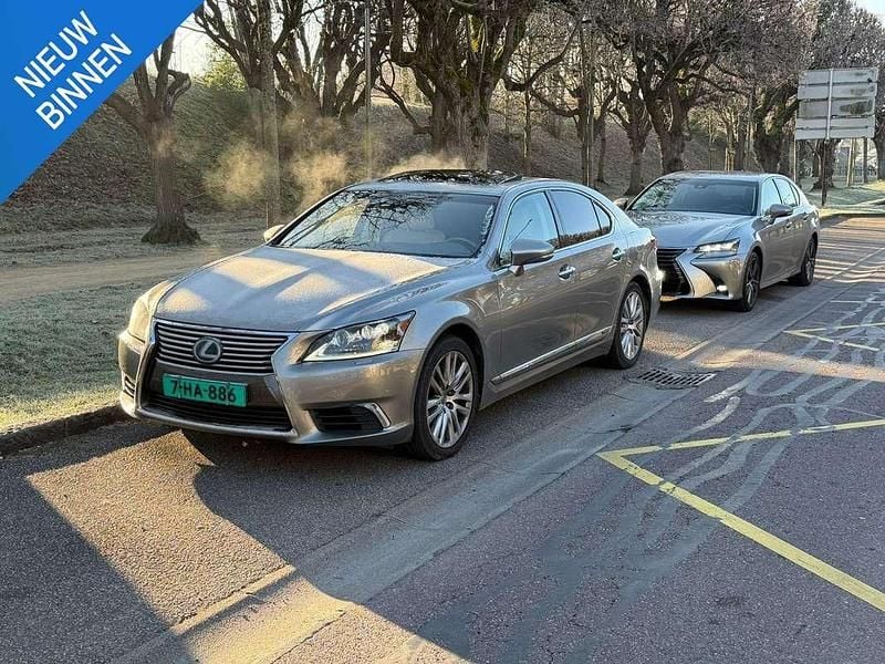 Grijs Occasion 2015 Lexus LS600 President Line Sedan | € 25.950 - Afbeelding 1/4