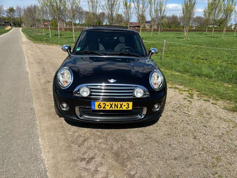 Zwart Gebruikt 2012 Mini Cooper Hatchback | € 2.950 (Goede deal) - Afbeelding 1/4