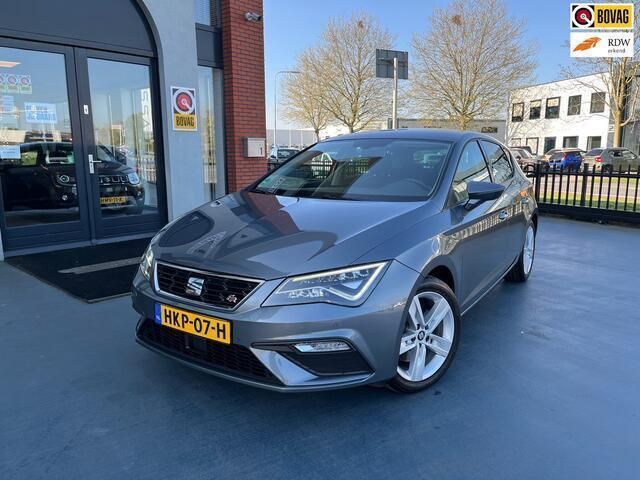 Grijs Gebruikt 2017 Seat Leon FR Hatchback | € 21.850 (Duur) - Afbeelding 1/4