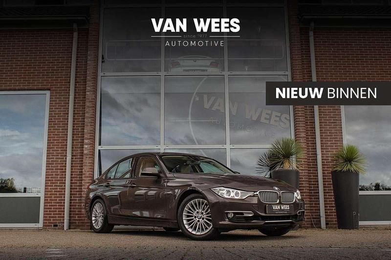 Bruin Gebruikt 2013 BMW 328 Executive Sedan | € 14.950 (Eerlijke prijs) - Afbeelding 1/3