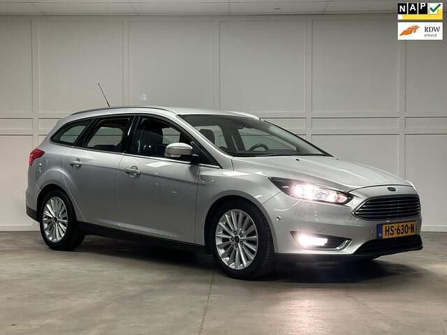 Grijs Occasion 2016 Ford Focus Titanium Stationwagen | € 11.950 (Goede deal) - Afbeelding 1/4