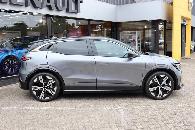 Occasion Renault Megane E-Tech Iconic 160 kW (218 PK) 2024 Grijs Hatchback