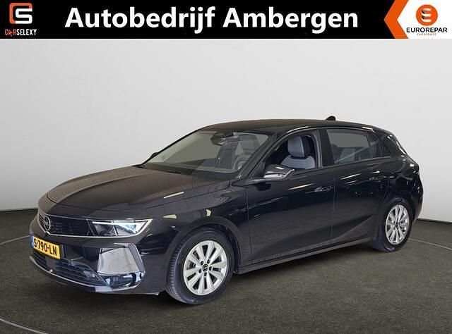 Zwart Gebruikt 2023 Opel Astra Edition Hatchback | € 19.900 (Eerlijke prijs) - Afbeelding 1/4