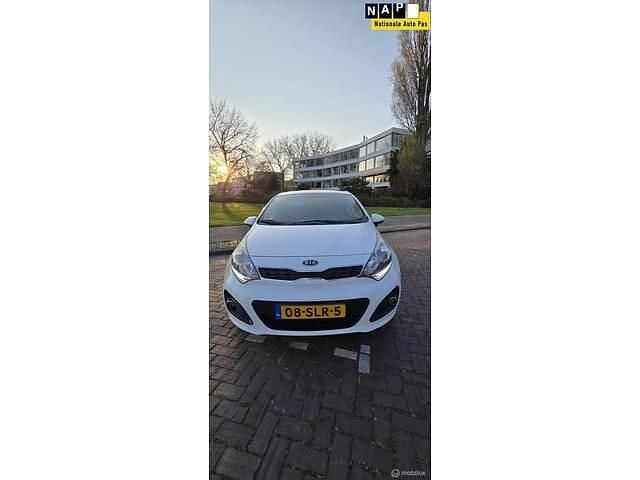 Wit Gebruikt 2011 Kia Rio Plus Hatchback | € 3.999 (Goede deal) - Afbeelding 1/4